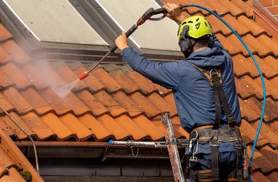 Démoussage et hydrofuge de toiture à Couvains